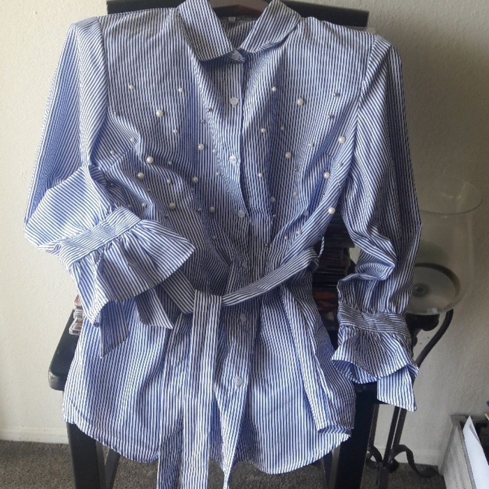 Blouse with stripes